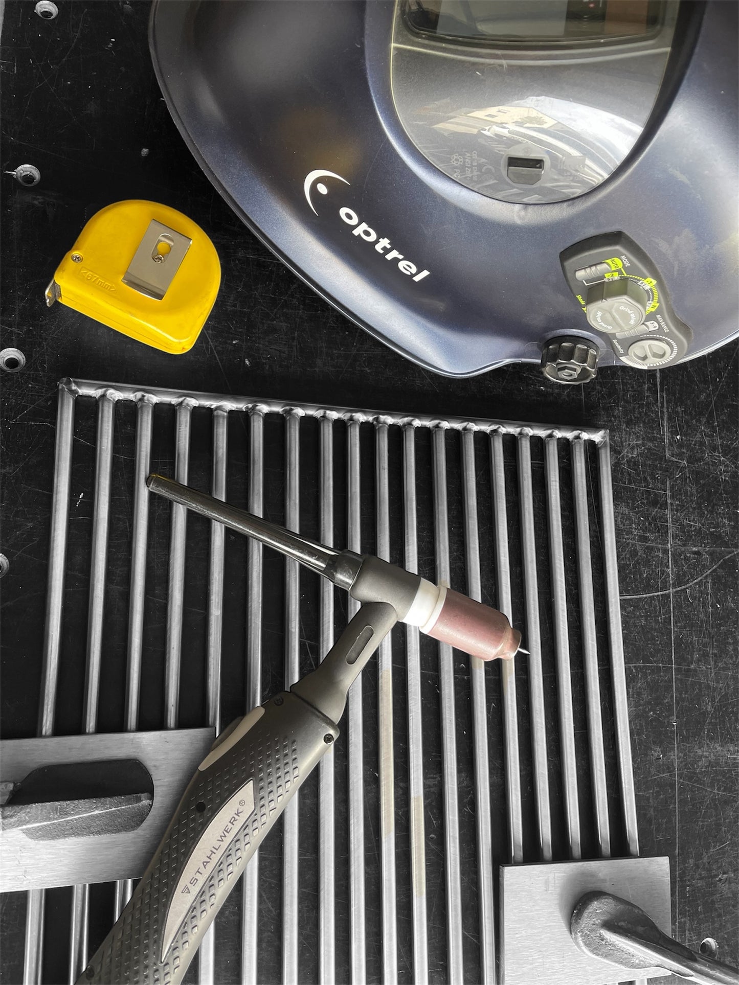 Edelstahl Grillrost Breite nach Maß / Teife: 35cm Rechteckig Optimales Grillen Pflegeleicht Premium - 8mm Vollstab / 10mm Lichteweite - Made in Germany -
