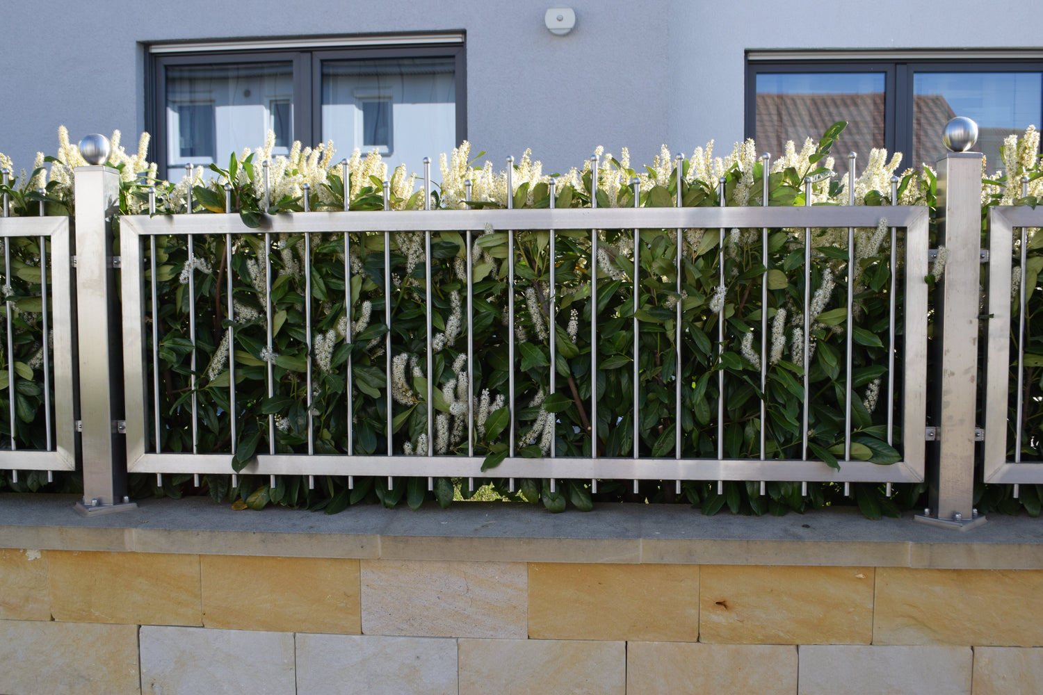 Zaun & Pfosten Steel - Wood - Stone