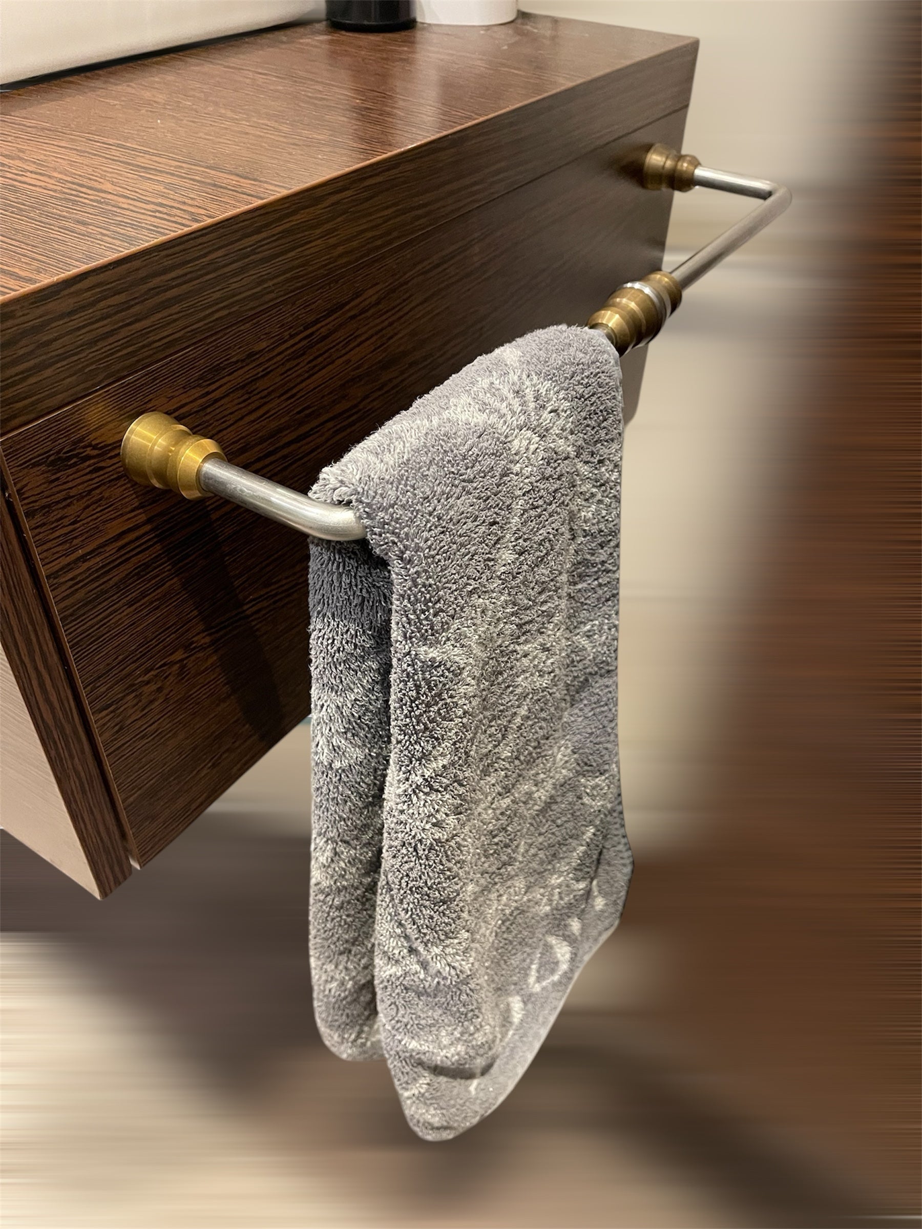 Eleganter design Handtuchhalter aus Edelstahl mit Messing-Elementen für Montage an Bademöbel oder Wandmontage beck-sws